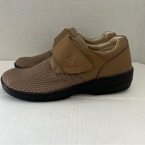 Propét Olivia Stretchable Wellness Shoes Women's 8.5W Taupe WPRX25 Orthotic NWOB